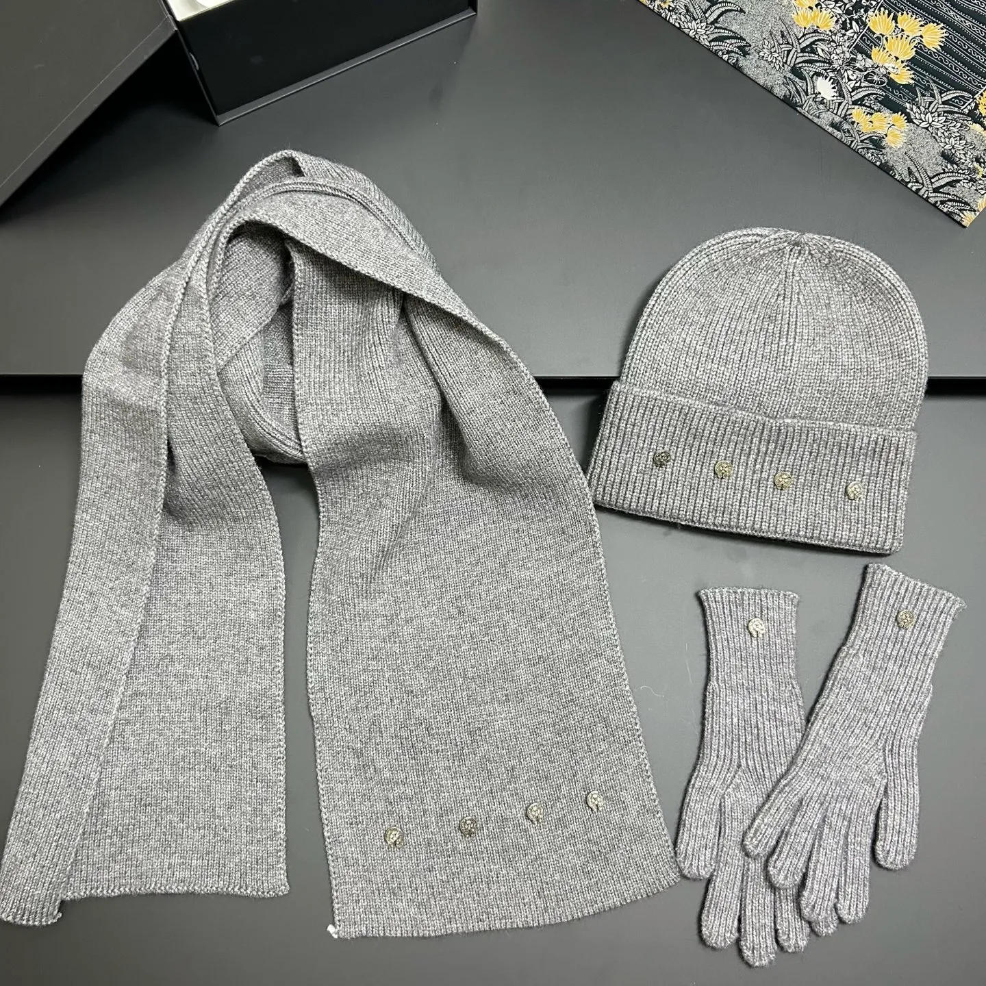 Crow❤️ Cold hat + scarf + gloves three-piece set